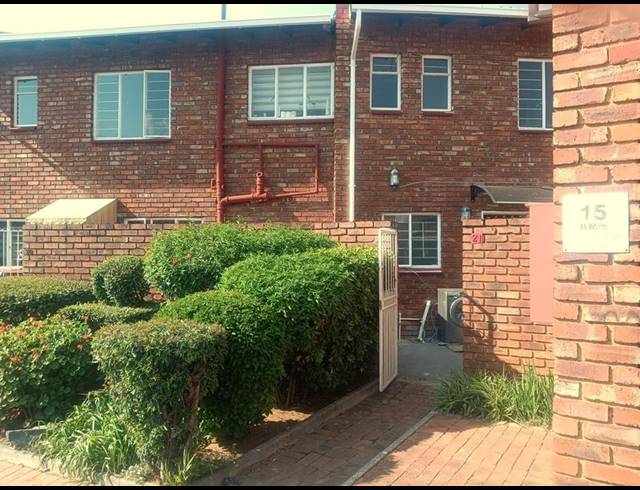 2 BEDROOM TOWNHOUSE FOR SALE IN FREEWAY PARK